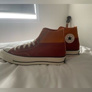 Red/brown converse NEW